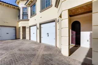 Photo #3: 2160443 Listing