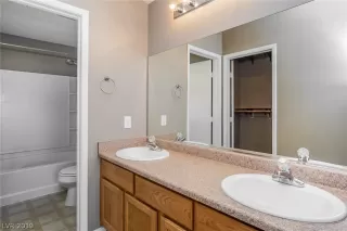 Photo #3: 2160572 Listing