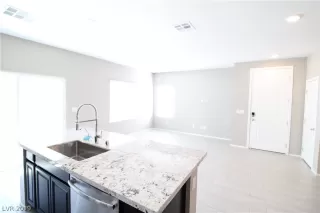 Photo #2: 2160589 Listing 