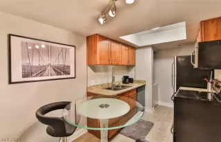 Photo #4: 2160602 Listing 