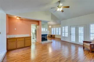 Photo #5: 2160699 Listing 