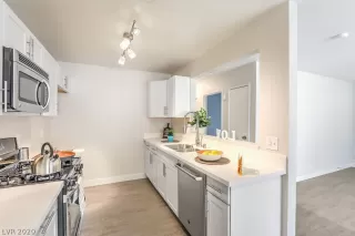 Photo #3: 2160766 Listing