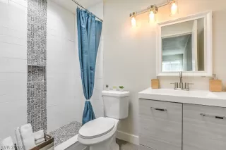 Photo #4: 2160766 Listing