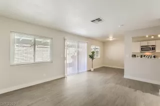 Photo #6: 2160766 Listing