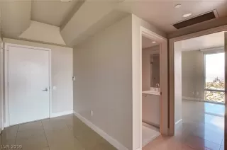 Photo #4: 2160810 Listing