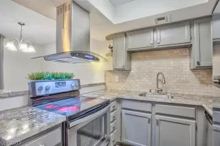 Photo #5: 2160873 Listing 