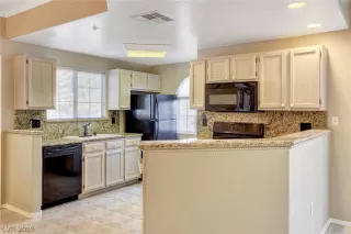 Photo #4: 2160936 Listing