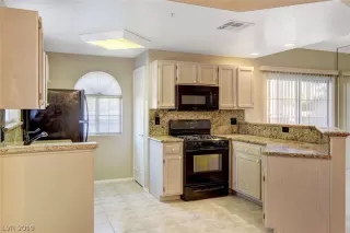 Photo #5: 2160936 Listing