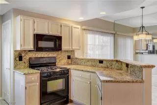 Photo #6: 2160936 Listing