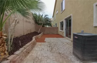 Photo #5: 2160951 Listing