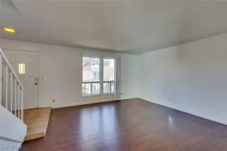 Photo #5: 2160996 Listing