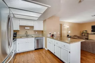 Photo #4: 2161005 Listing