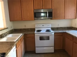 Photo #4: 2161036 Listing 