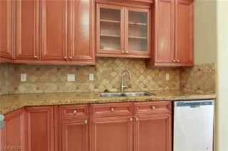 Photo #5: 2161051 Listing 