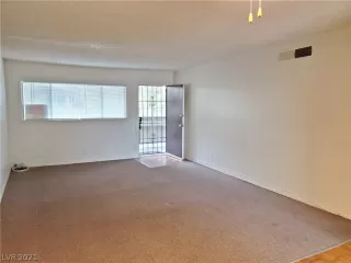 Photo #4: 2161130 Listing 