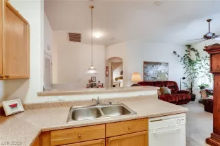 Photo #6: 2161184 Listing