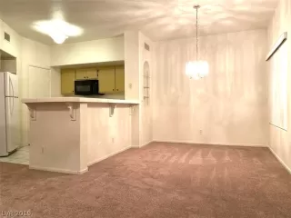 Photo #5: 2161216 Listing 