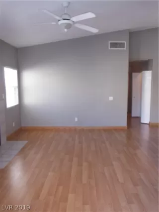 Photo #4: 2161242 Listing