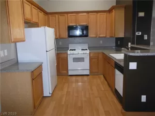 Photo #5: 2161242 Listing