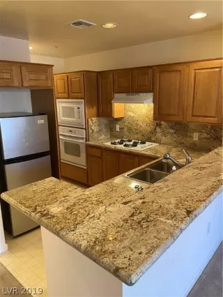 Photo #5: 2161258 Listing