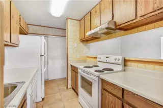 Photo #5: 2161594 Listing