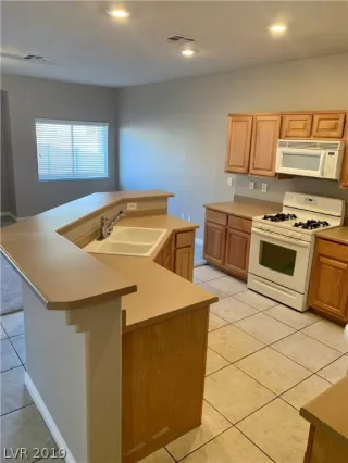 Photo #3: 2161596 Listing