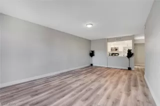 Photo #6: 2161621 Listing 