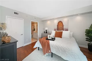 Photo #4: 2161836 Listing 