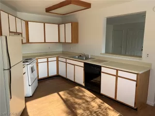 Photo #4: 2161847 Listing 