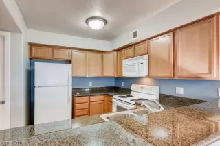 Photo #5: 2161868 Listing 