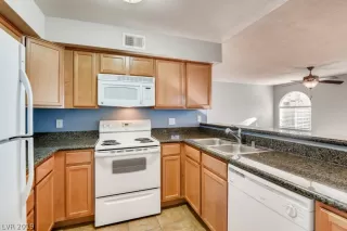 Photo #6: 2161868 Listing 