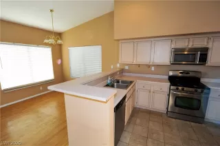 Photo #5: 2161963 Listing 