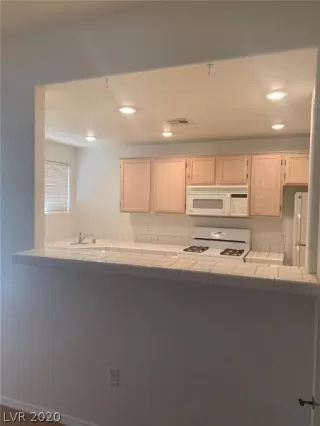 Photo #5: 2162321 Listing