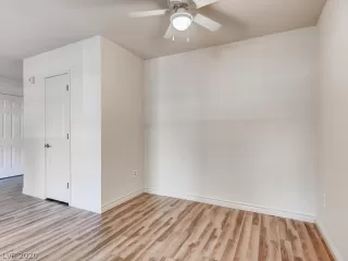 Photo #4: 2162371 Listing