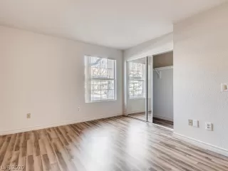 Photo #5: 2162371 Listing