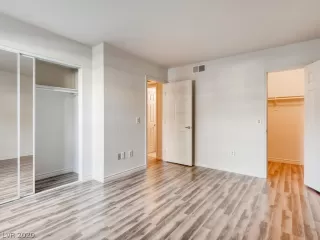 Photo #6: 2162371 Listing