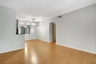 Photo #5: 2162465 Listing