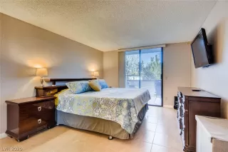 Photo #6: 2162566 Listing