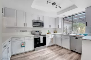 Photo #5: 2162679 Listing