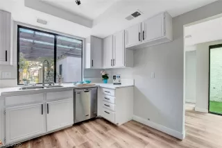 Photo #6: 2162679 Listing