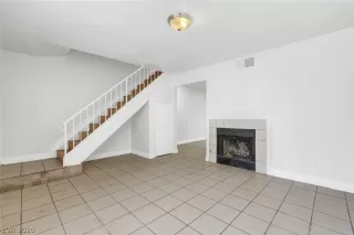 Photo #4: 2162684 Listing