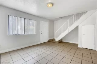 Photo #5: 2162684 Listing