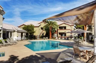 Photo #4: 2162826 Listing