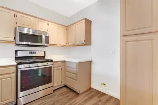 Photo #4: 2162956 Listing 