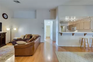 Photo #5: 2163203 Listing