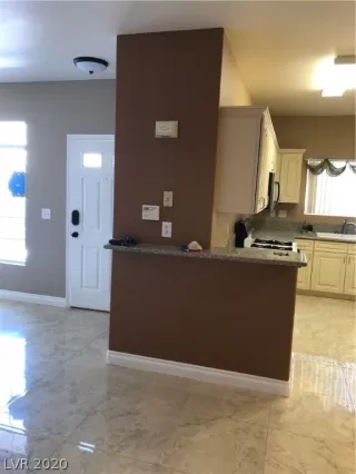 Photo #3: 2163306 Listing