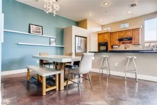 Photo #3: 2163358 Listing