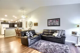 Photo #4: 2163497 Listing