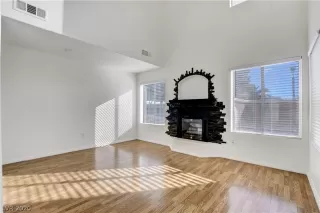 Photo #4: 2163717 Listing