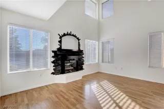 Photo #5: 2163717 Listing